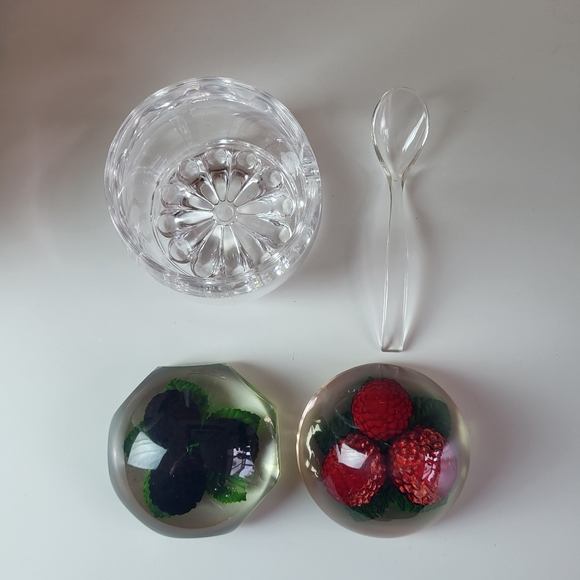Vintage Jam Jar with 2 Lucite Lids, Blackberry and Raspberry, Plastic - Picture 5 of 9
